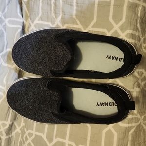 Boys Old Navy slip-on shoes size 4